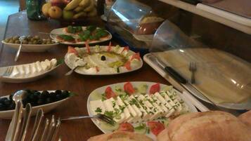 ๋งค์ผ ๋ทํ ์์นจ ์์ฌ(1์ธ๋น EUR 10)