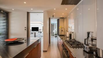 Stovetop, dishwasher, coffee/tea maker, cookware/dishes/utensils