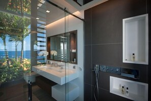 Badkamer met douche