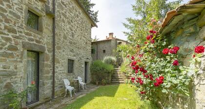 Cantina Di Bacco: Charmantes Ferienhaus, Gemeinschaftspool und Talblick in der Nähe von Florenz