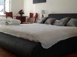 1 غرفة نوم ومكواة/لوح كي وواي فاي وملاءات أسرّة