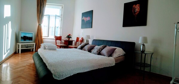 1 غرفة نوم ومكواة/لوح كي وواي فاي وملاءات أسرّة