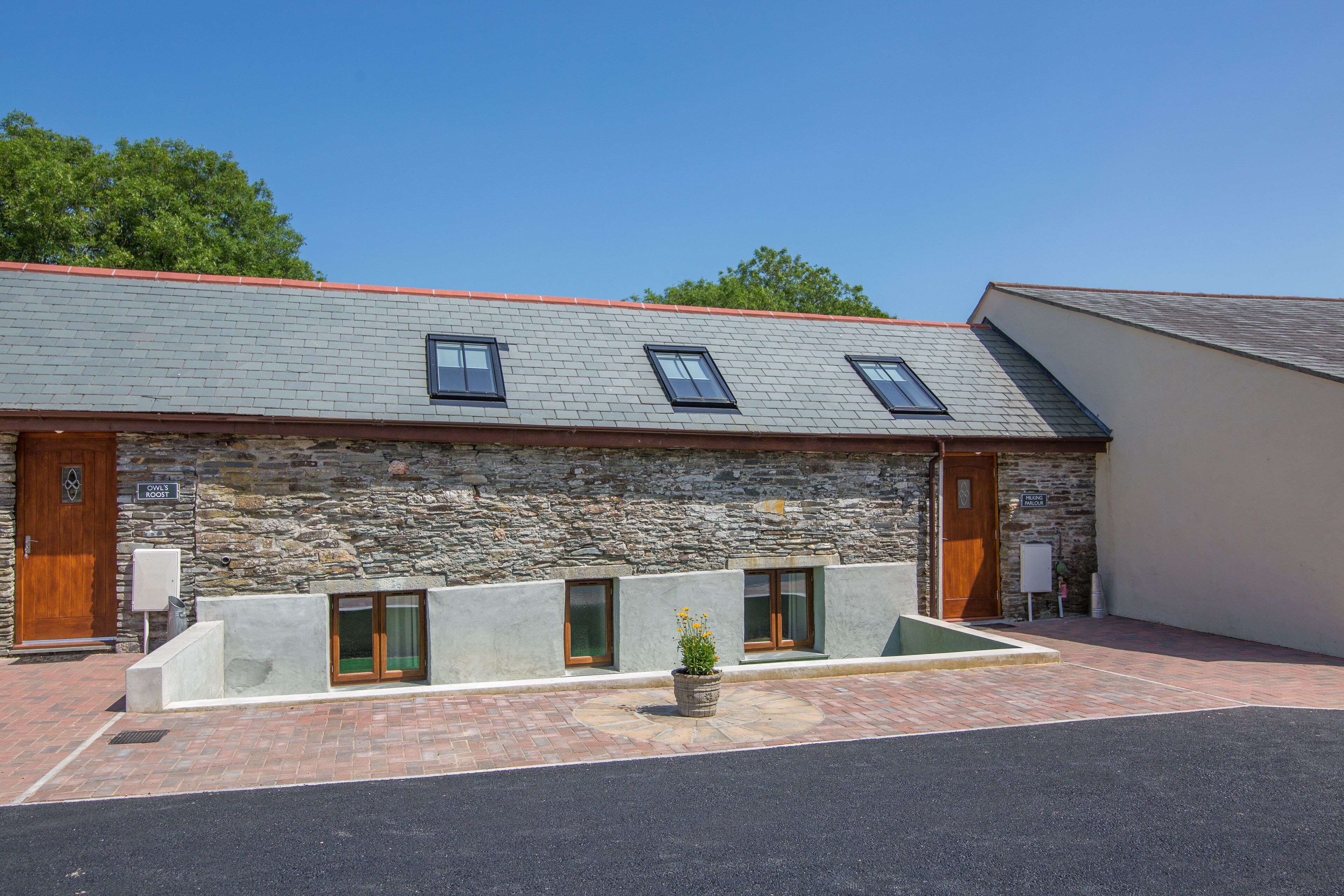 Milking Parlour, modern barn conversion. Nr Tintagel, Bude, Padstow & beach.