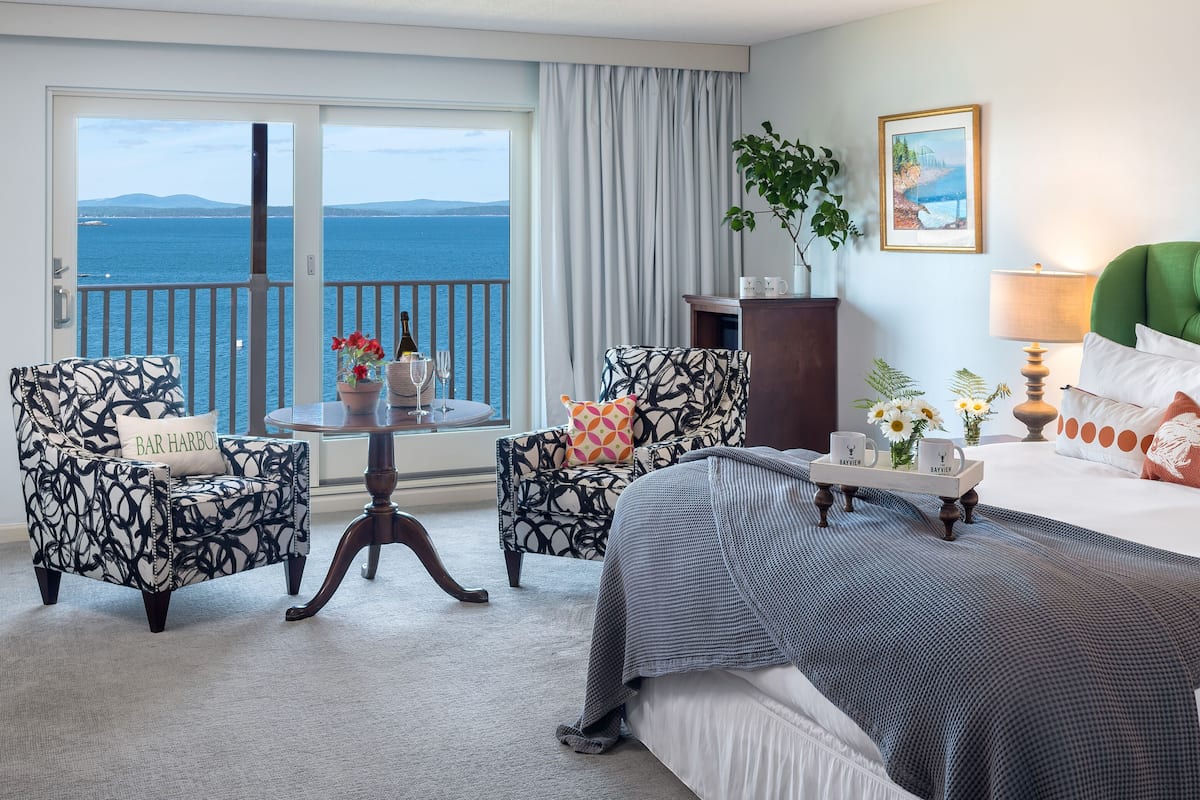 Ocean Level King | Iron/ironing board, WiFi (free), bed sheets