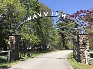 Property entrance - The Bayview (Bar Harbor)