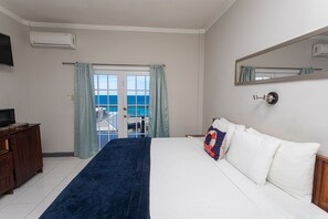 City Studio, 1 King Bed, Ocean View | Egyptian cotton sheets, blackout drapes, iron/ironing board, free WiFi - Caribic House Hotel (Montego Bay)