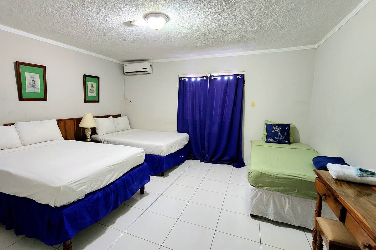 City Double Room, Multiple Beds | Egyptian cotton sheets, blackout drapes, iron/ironing board (on request)