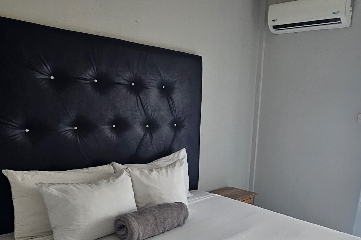City-Studio, 1 King-Bett, Meerblick | Bettwäsche aus ägyptischer Baumwolle, Verdunkelungsvorhänge