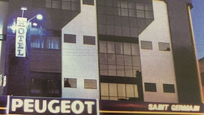 A building with a Peugeot sign and a Saint Germain sign.