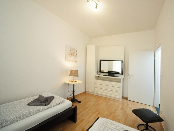 2 bedrooms, iron/ironing board, free WiFi, bed sheets