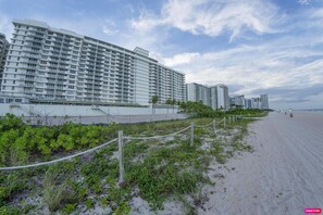 Vista para praia/oceano