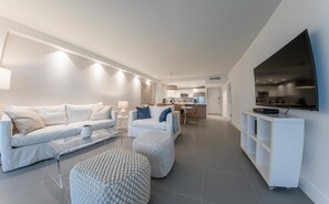 Condo, 2 quartos, para não fumantes (B) | Área de estar | TV de tela plana