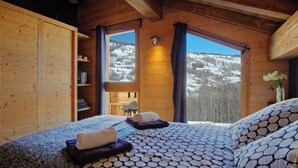 5 bedrooms, iron/ironing board, WiFi, bed sheets - Chalet Pajules - alpine holiday for 10 in Valmorel, sauna - OVO Network (Les Avanchers-Valmorel)