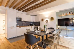 Dining - Sweett | Chevalier Saint Georges (Paris)