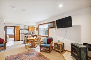 Smart TV, fireplace