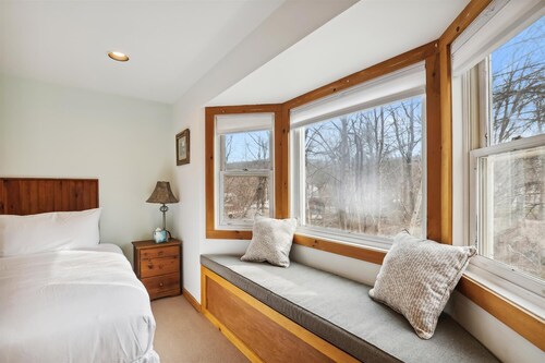 River Side Condo!  Kävele kaupunkiin ja pyörätietä