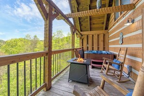 Property grounds - Mountain View★Private★Hot Tub★Fire Table★Fireplace - A VIEW FOR TWO (Townsend)