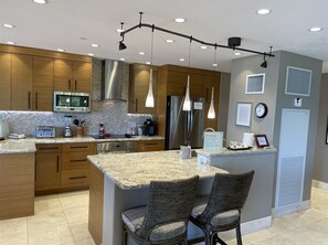 Fridge, oven, stovetop, dishwasher