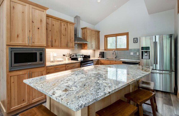 冰箱、微波炉、炉灶、洗碗机