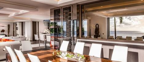 Repas dans la chambre