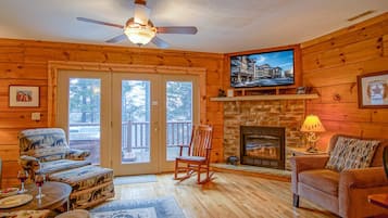 Televisión y chimenea