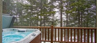 Loggers Run #7:  5 Bedrooms, 3.5 Bath:  Slope Side. Overlooks The Ski Trail !