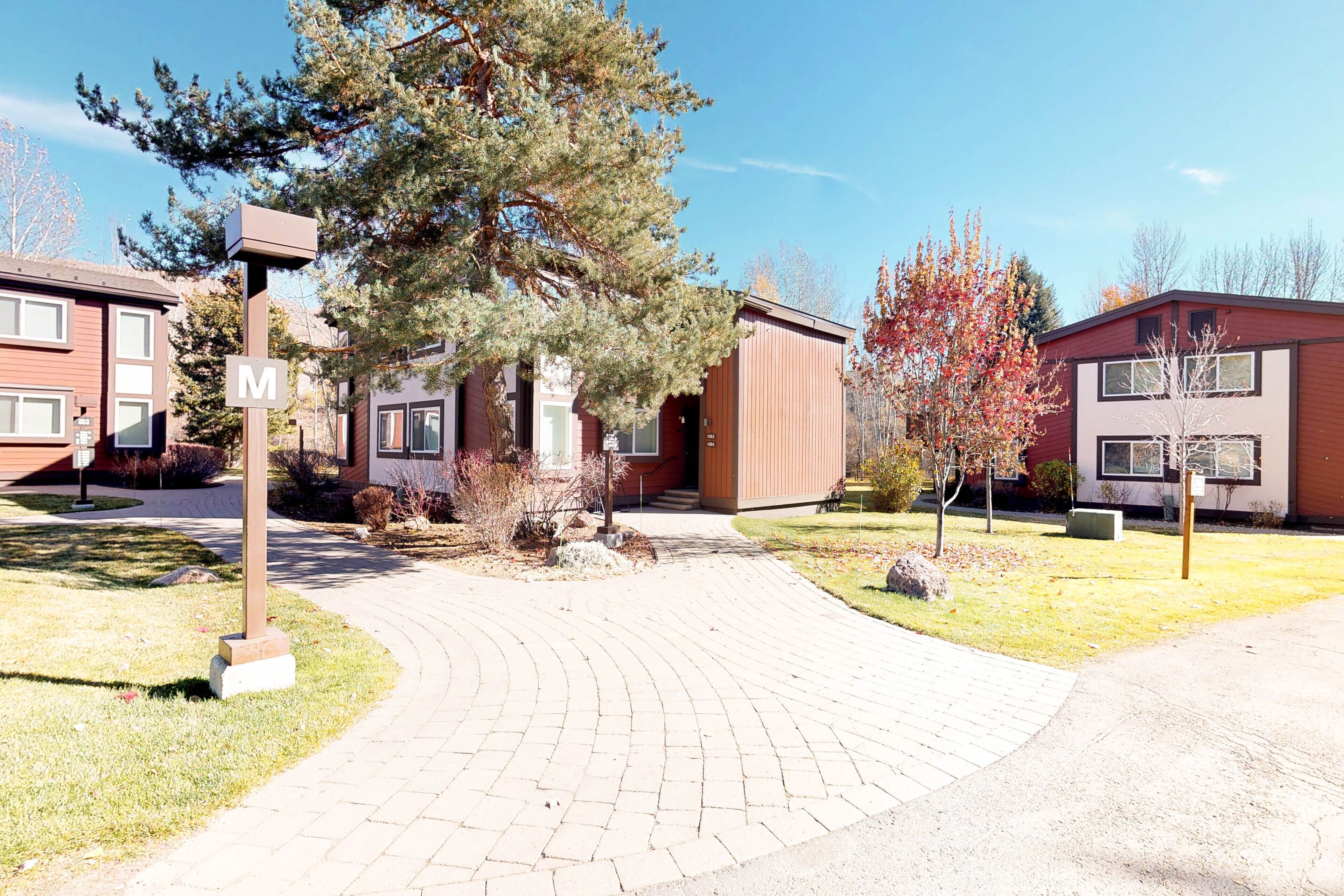 Bright Condo Less than a Mile to Ski Lifts w/Shared Hot Tub, Pool, Tennis
