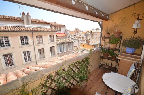 Duplex centre ville historique / balcon sur le toit / climatisation / wifi gratuit