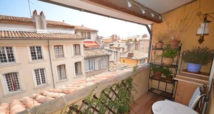 Duplex centre ville historique / balcon sur le toit / climatisation / wifi gratuit