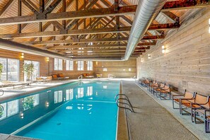 屋内プール、温水プール