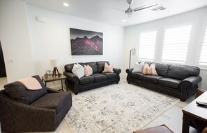 TV, DVD player - ⛏️ Red Rock ⛏️ Adventurous Desert Experience | POOL IS OPEN!!! (Washington)
