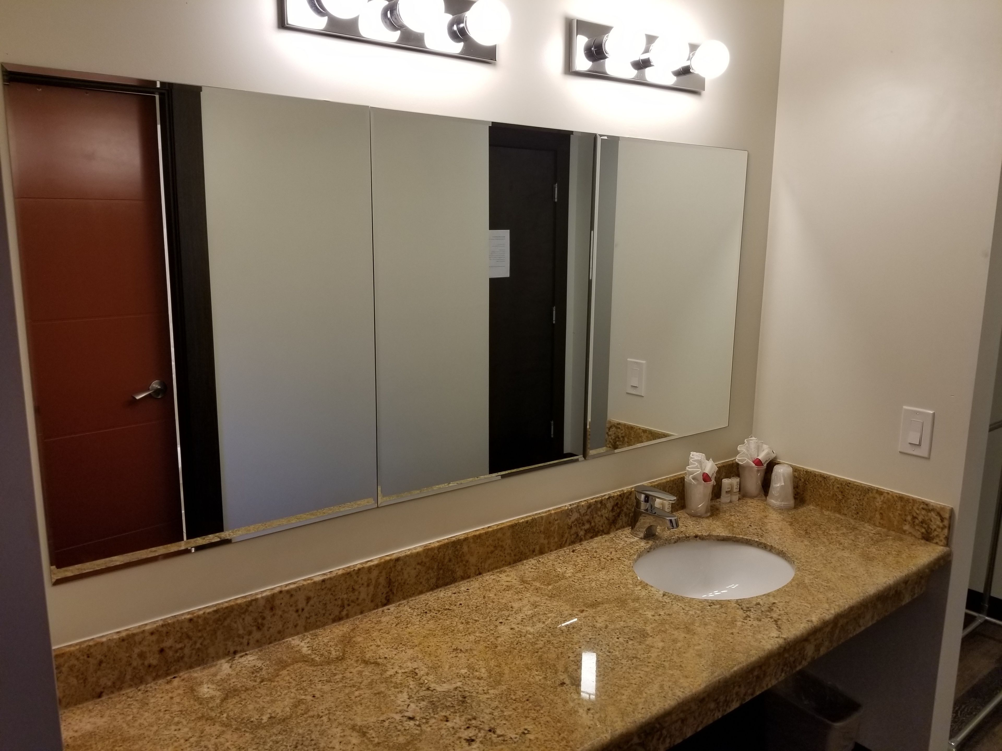 deluxe suite, multiple beds, non smoking | desk, free wifi