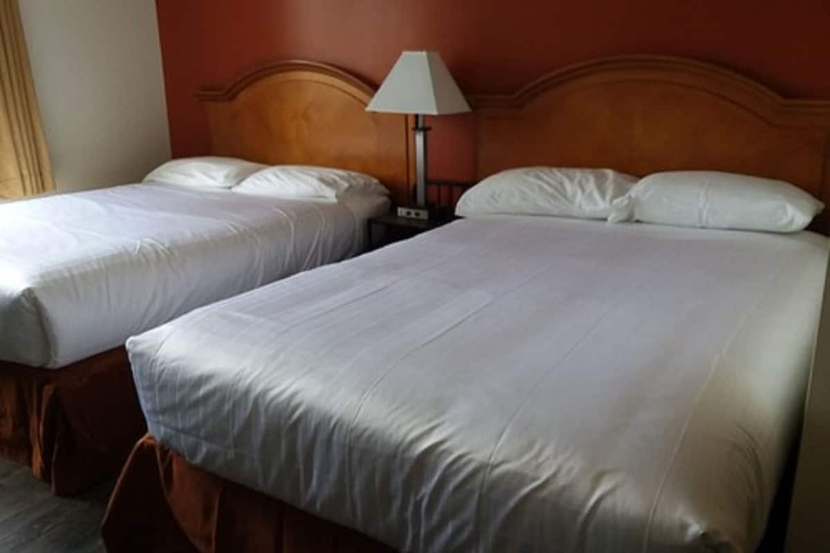 double room, 2 double beds, non smoking | desk, free wifi