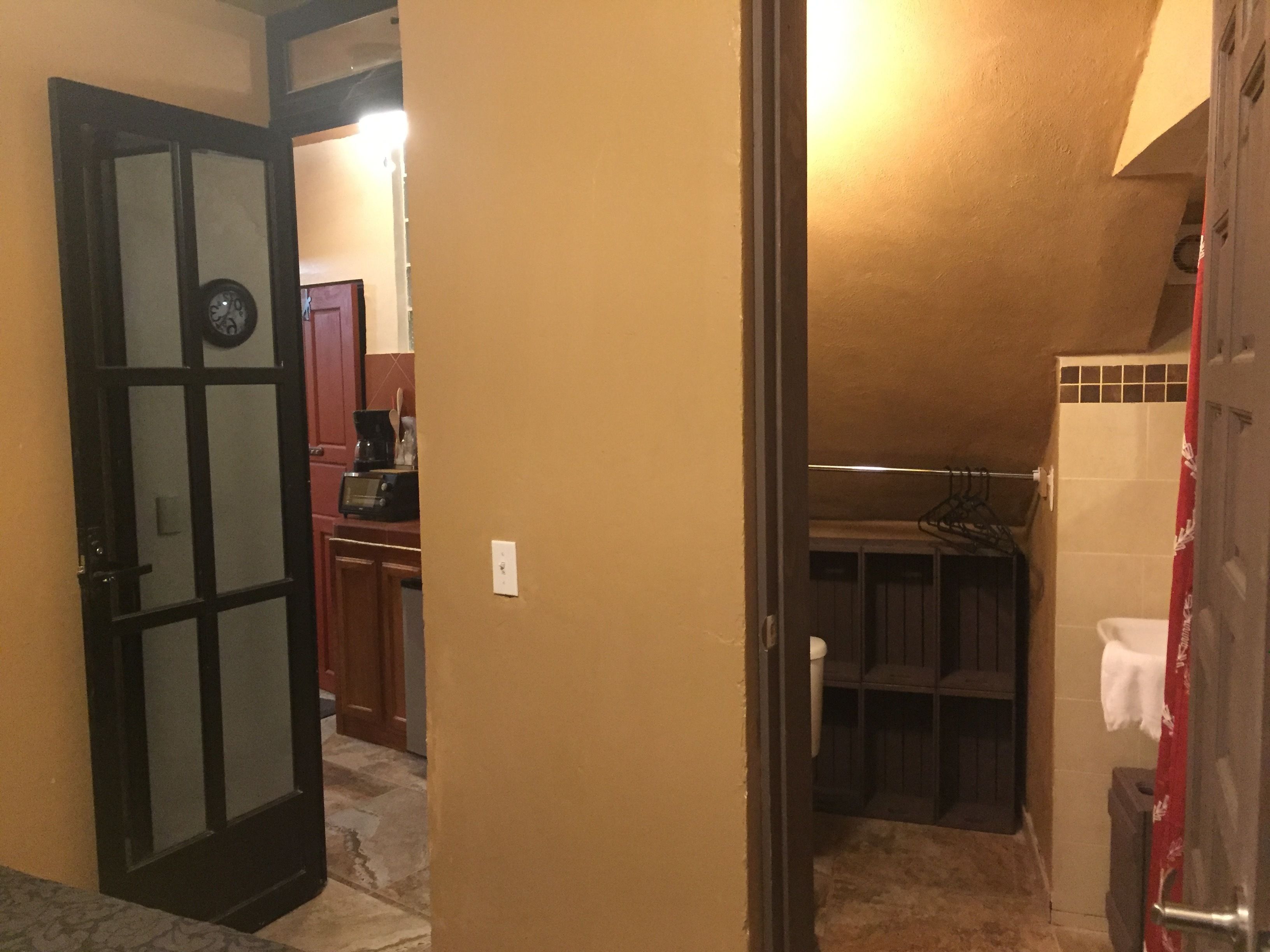 Apartemen Comfort, 2 kamar tidur, Bebas Asap Rokok, dapur kecil | Didekorasi berbeda-beda dan dilengkapi dengan perabotan berbeda-beda