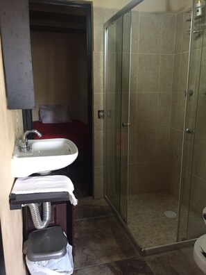 Classic Apartment, 1 Bedroom, Non Smoking, Mountain View | Bathroom | Shower, rainfall showerhead, free toiletries, hair dryer - Devela Accommodations (Guanajuato)