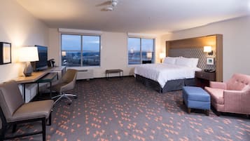 เครื่องนอนระดับพรีเมียม, เตียงพร้อมฟูกเสริมที่นอน, ตู้นิรภัยในห้องพัก