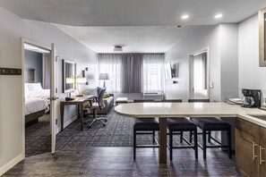 Individually furnished, desk, laptop workspace, free WiFi - Staybridge Suites Montgomery - Downtown by IHG (Montgomery)