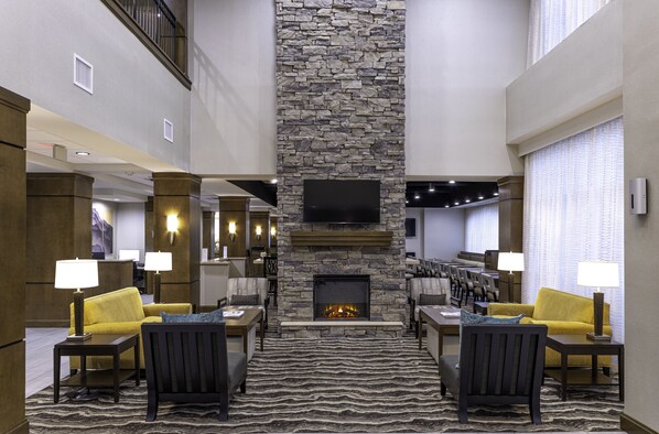 Lobby sitting area - Staybridge Suites Montgomery - Downtown by IHG (Montgomery)