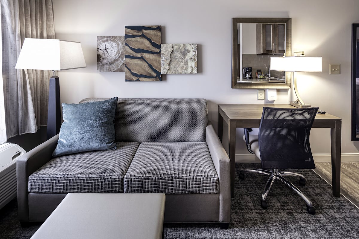 Desk, laptop workspace, free WiFi, individually furnished