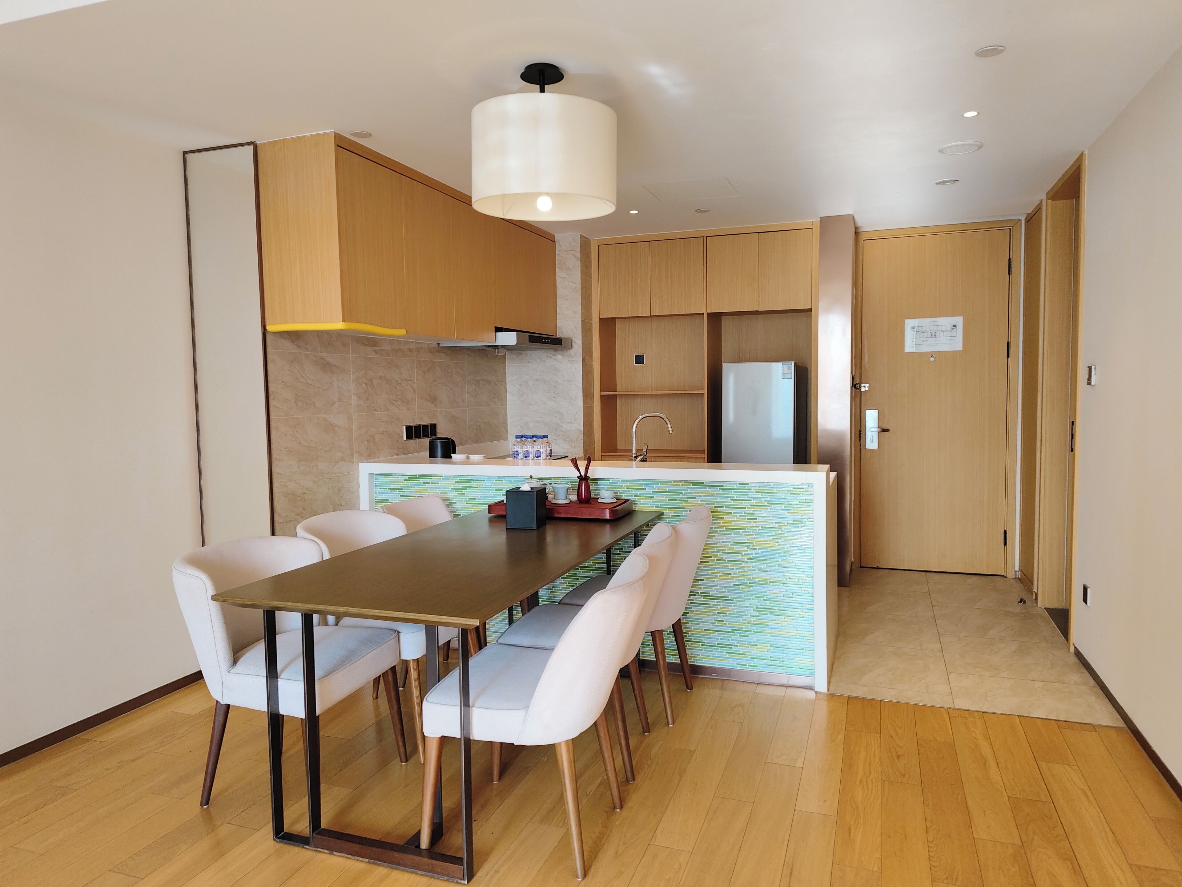 Suite, 2 habitaciones, cocina | Minibar, caja de seguridad en la habitación y escritorio 