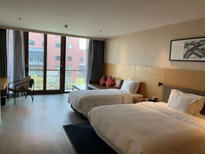 Standard Room, Multiple Beds (Extra Floor Space) | In-room safe, desk, soundproofing, free WiFi - Holiday Inn Express Beijing Shijingshan Parkview by IHG (Beijing)