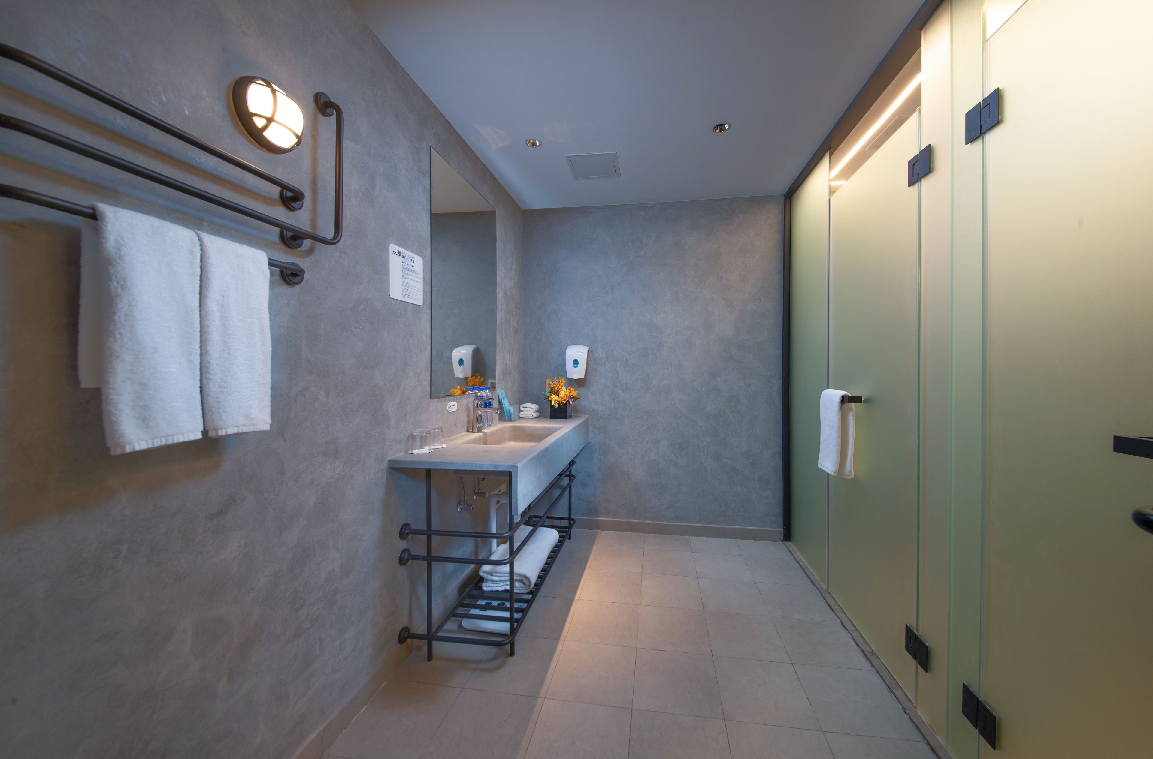 Coffres-forts dans les chambres, bureau, chambres insonorisées