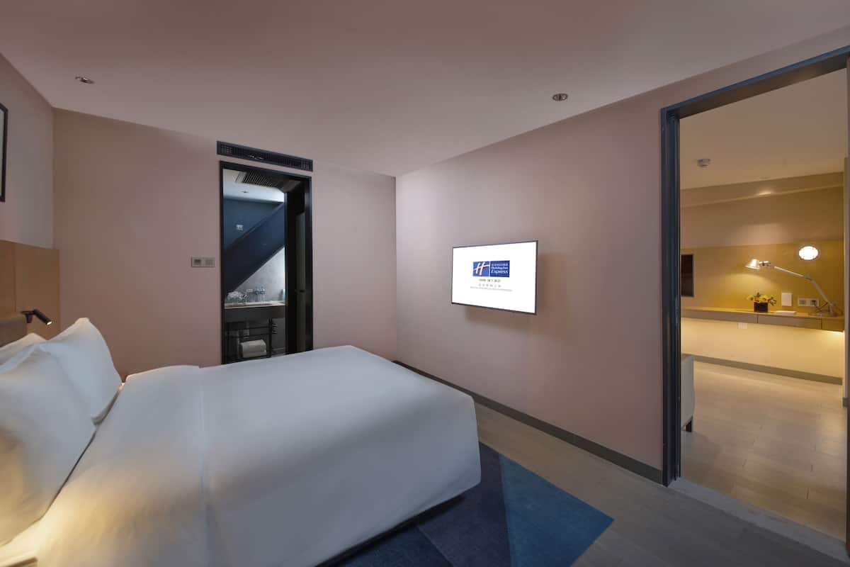 Coffre-fort, bureau, systĂšme dâinsonorisation, accĂšs au Wi-Fi (inclus)