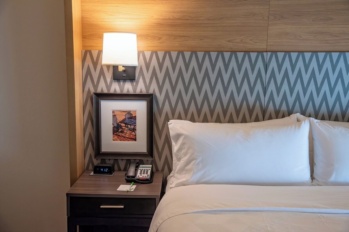 Standard Room | Desk, cots/infant beds, rollaway beds, free WiFi
