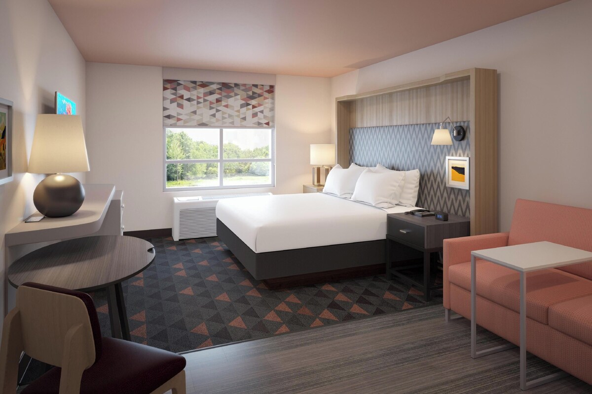 Desk, cots/infant beds, rollaway beds, free WiFi