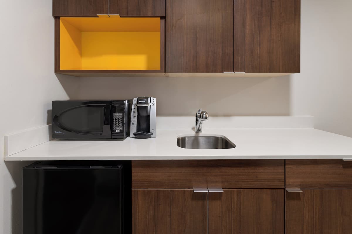 suite, 1 bedroom | room amenity