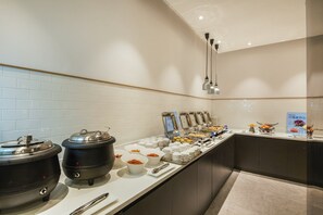 Desayuno bufé gratuito y diario