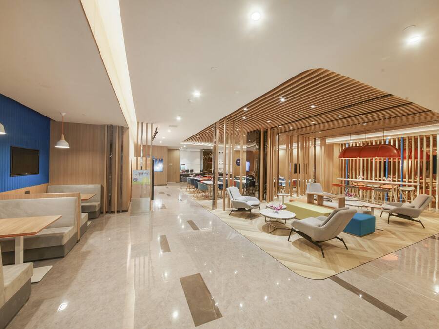 Se sirven desayunos y cocina local e internacional