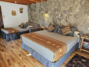 Habitación superior | Ropa de cama de alta calidad y edredones de plumas