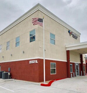 Front of property - HomeStay Inn & Suites Edinburg (Edinburg)